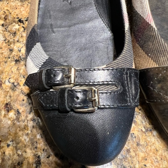 Burberry flats authentic size 39 - Picture 4 of 12